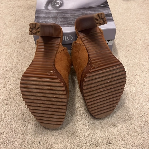 JLo Flory platform mule never worn 7.5 - Picture 3 of 4